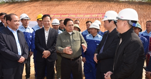 Thủ tướng thị sát thi công dự án cao tốc Tuyên Quang - Phú Thọ