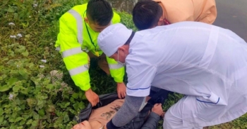 Cứu thành công một nam thanh niên dưới chân cầu Mai Pha