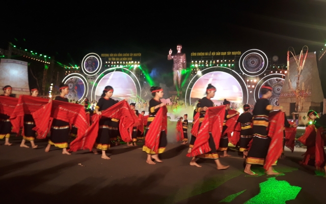 Festival Cồng chi&ecirc;ng Gia Lai 2018: &Acirc;m vang giữa đại ng&agrave;n
