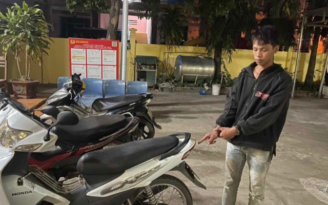 Đắk Lắk: Sử dụng xe máy vừa trộm cắp mang đi giàn cảnh cướp giật Iphone thì sa lưới