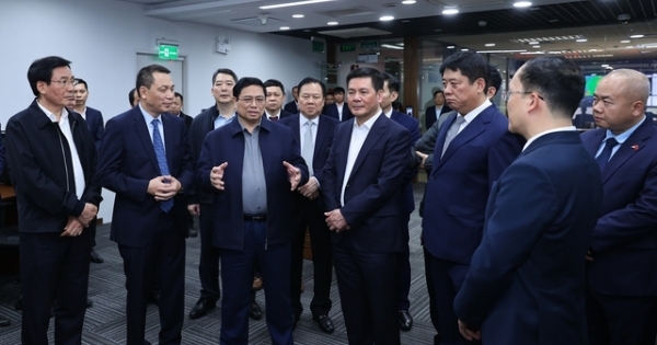 Thủ tướng: "Dứt khoát không để thiếu điện cho sản xuất, kinh doanh và tiêu dùng trong bất cứ hoàn cảnh, trường hợp nào"