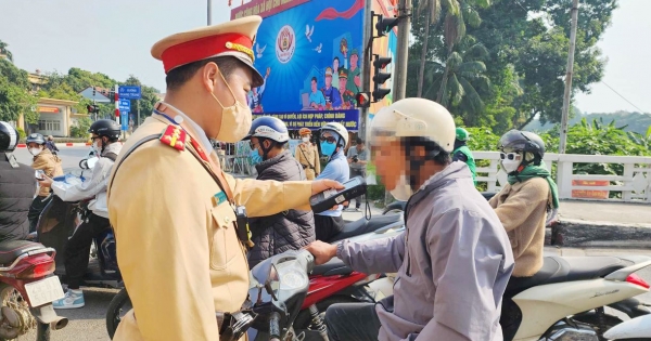 Thượng tôn pháp luật để xây dựng văn hóa giao thông an toàn