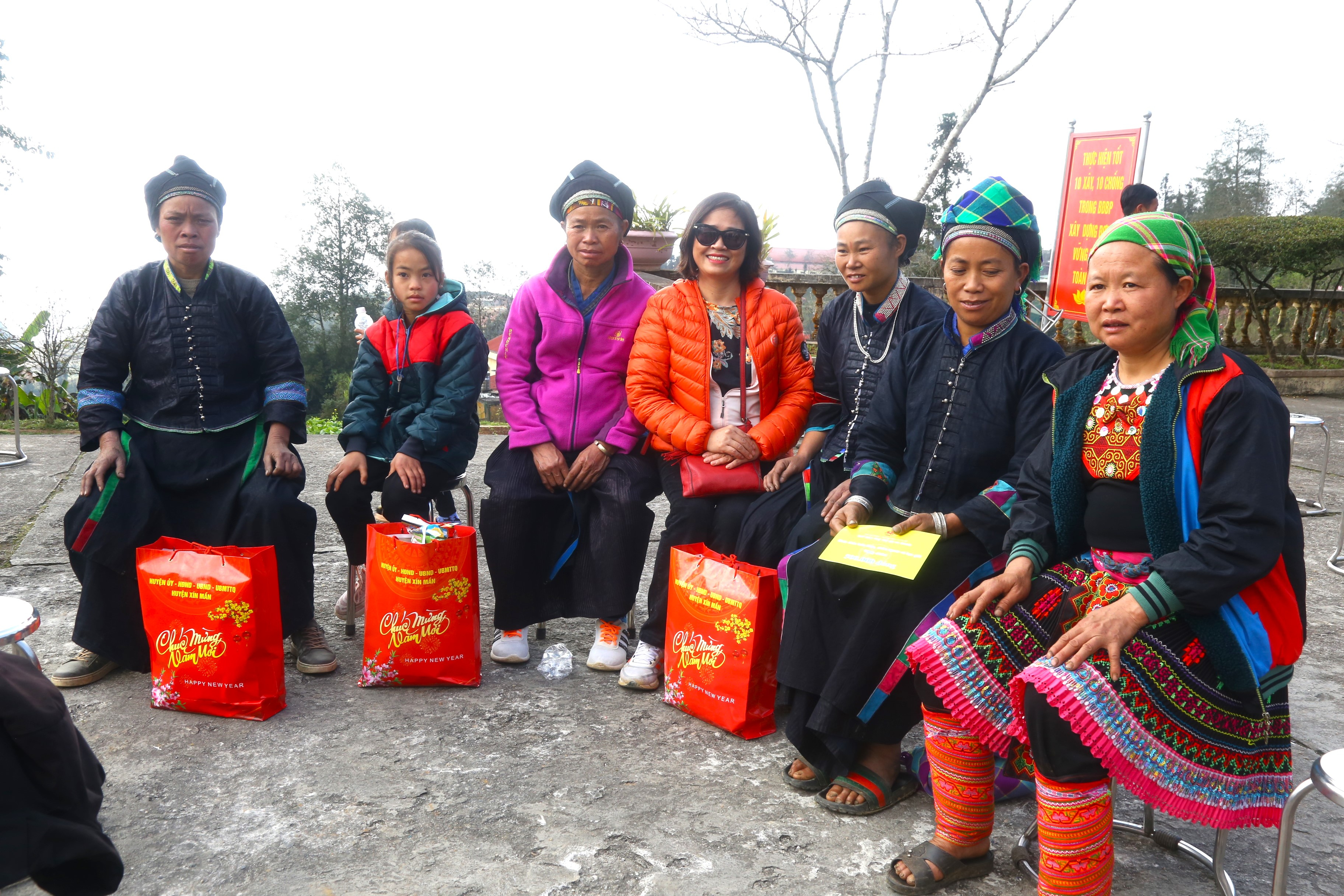 10. dong bao bien gioi....