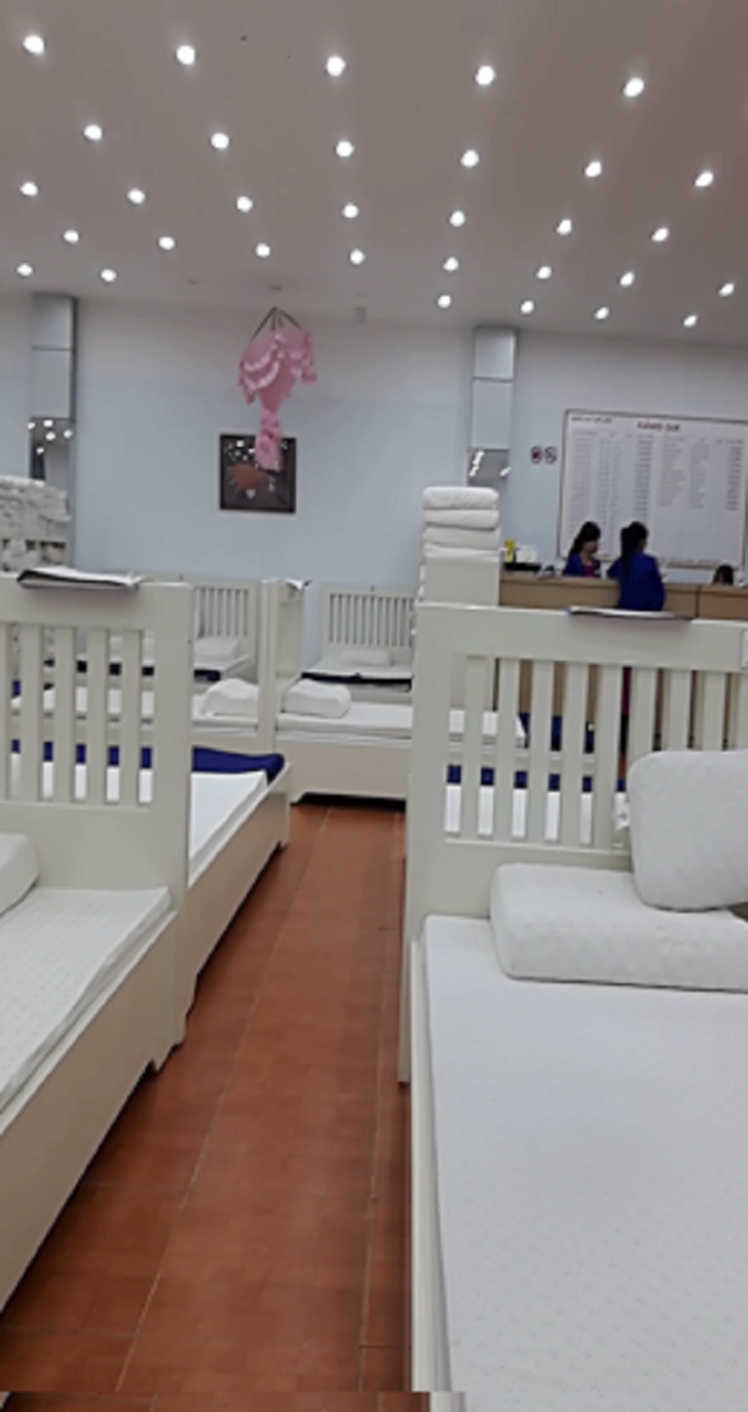 H&igrave;nh ảnh sản phẩm b&agrave;y b&aacute;n b&ecirc;n trong của cửa h&agrave;ng