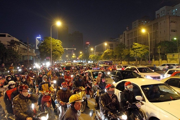 Những ng&agrave;y vừa qua, h&igrave;nh ảnh tắc tr&ecirc;n c&aacute;c tuyến đường li&ecirc;n tục diễn ra.&nbsp;Ảnh: Như Trường.