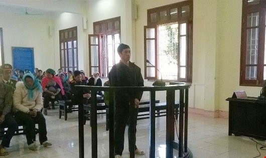 Bị c&aacute;o trước v&agrave;nh m&oacute;ng ngựa.