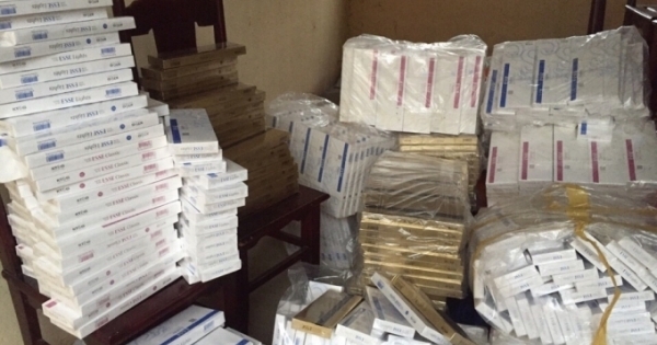 Thanh Hóa: Bắt giữ xe tải chở gần 10.000 bao thuốc lá lậu