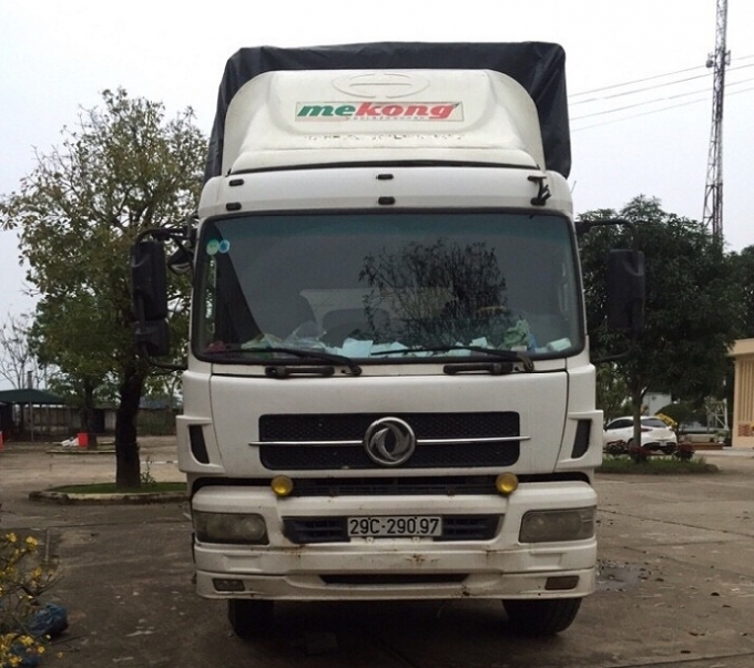 Phương tiện chở số lượng lớn thuốc l&aacute; lậu