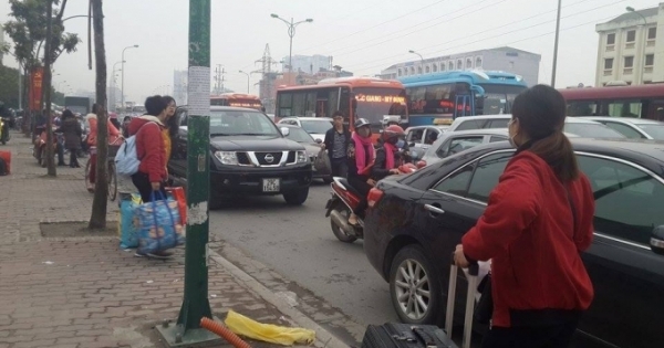 Hà Nội: Xe khách hoành hành, “bắt” khách trái phép dịp cận Tết