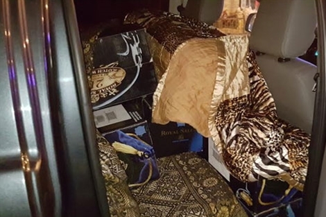 Ph&aacute;t hiện nhiều th&ugrave;ng rượu Chivas 21 nhập lậu từ Trung Quốc