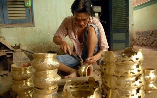 Làng lư đồng cuối cùng Sài Gòn gắng gượng "hồi sinh" vào vụ Tết