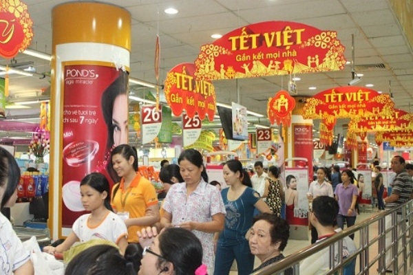 Việc mua sắm tết hầu hết diễn ra ở c&aacute;c cửa h&agrave;ng, si&ecirc;u thị, tiện lợi v&agrave; đầy đủ hơn so với ng&agrave;y xưa rất nhiều. Ảnh: internet.