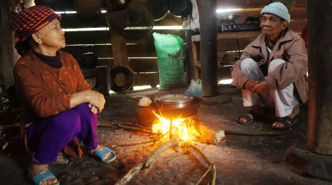 &nbsp;Giữ lửa l&agrave;&nbsp;để giữ hơi ấm, truyền c&aacute;i tốt đẹp từ năm cũ qua năm mới.