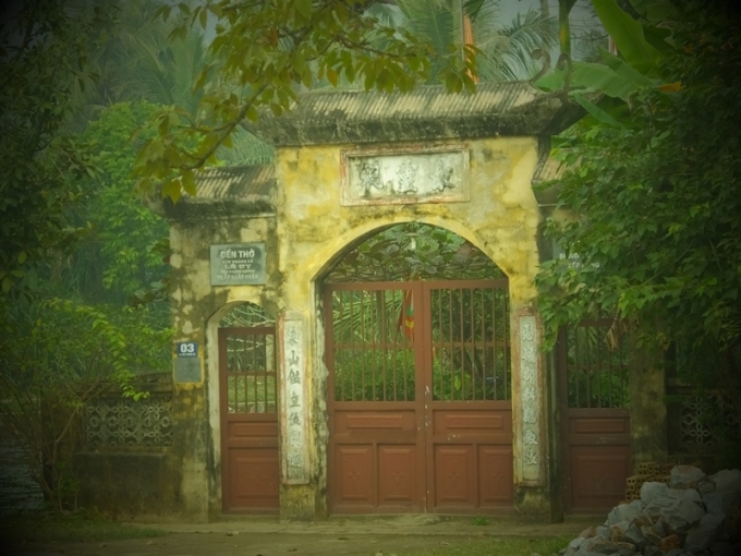 L&agrave;ng Đ&ocirc;ng Sơn l&agrave; một địa danh rất nổi tiếng khi những di chỉ khảo cổ của nền văn h&oacute;a Đ&ocirc;ng Sơn lần đầu ti&ecirc;n được ph&aacute;t hiện tại đ&acirc;y v&agrave;o giữa thập ni&ecirc;n 1920&nbsp;.