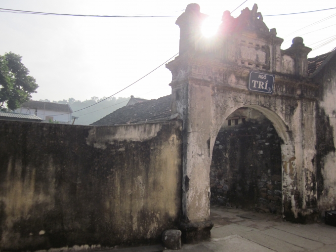 Hệ thống cổng ng&otilde; cổ k&iacute;nh với t&ecirc;n đầy &yacute; nghĩa. Những&nbsp;di t&iacute;ch đ&igrave;nh, ch&ugrave;a, miếu được tạo dựng v&agrave; ph&acirc;n bố hợp l&yacute;.