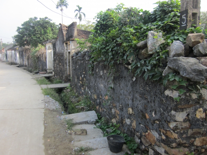 L&agrave;ng cổ Đ&ocirc;ng Sơn được xem như một&nbsp;ni&ecirc;n biểu&nbsp;về sự ph&aacute;t triển li&ecirc;n tục từ buổi c&aacute;c vua H&ugrave;ng dựng nước cho đến thời hiện đại. Theo d&ograve;ng lịch sử c&oacute; thể thấy lịch sử của l&agrave;ng gắn liền với những bước thăng trầm của lịch sử v&ugrave;ng đất&nbsp;xứ Thanh.