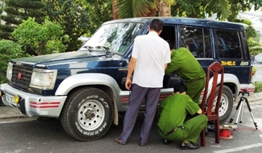 Giám đốc bóp còi xin đường bị đâm chết trong xe