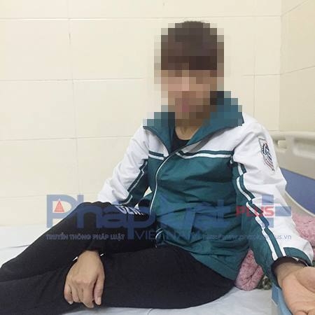 Từ kết quả x&eacute;t nghiệm CR4, chị đủ sức khỏe mổ khối u ở v&ugrave;ng ngực, t&ocirc;i chỉ biết vỗ về&nbsp;&ldquo;Can đảm l&ecirc;n chị!&rdquo;.&nbsp;Ảnh:Long Bảo.