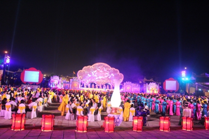 M&oacute;n ăn cung đ&igrave;nh đều do b&agrave;n tay t&agrave;i hoa của những nghệ nh&acirc;n ẩm thực cung đ&igrave;nh chế biến. Đa số những nghệ nh&acirc;n n&agrave;y đều l&agrave; con ch&aacute;u d&ograve;ng d&otilde;i ho&agrave;ng tộc triều Nguyễn