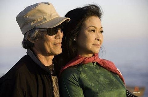 Với Kh&aacute;nh Ly - M&ugrave;a Xu&acirc;n ch&iacute;nh l&agrave; người chồng rất mực y&ecirc;u thương.