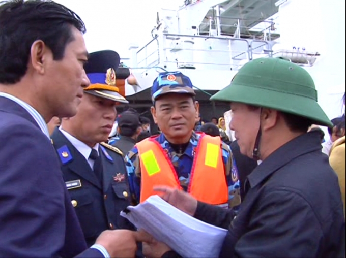 &nbsp;Bộ Tư lệnh Cảnh s&aacute;t biển v&ugrave;ng 2 điều động phương tiện&nbsp;  đưa tất cả những h&agrave;nh kh&aacute;ch bị kẹt trong đất liền ra đảo.