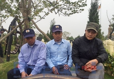 Tết của những người chuyên… bốc mộ, cải táng