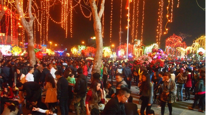 Phong tục đi lễ đền Ngh&egrave; đầu năm của người Hải Ph&ograve;ng.&nbsp;