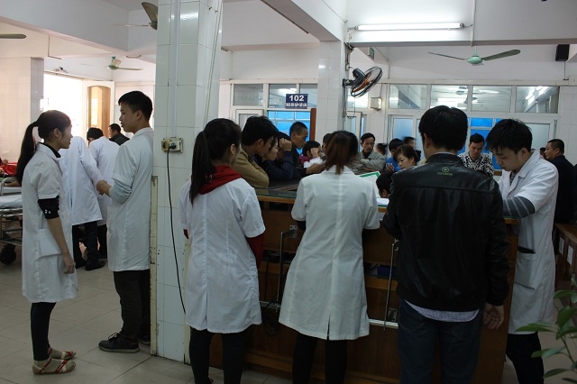 Những ng&agrave;y Tết, bệnh viện Việt Đức l&uacute;c n&agrave;o cũng trong t&igrave;nh trạng qu&aacute; tải.