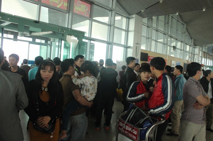 Nghệ An: M&aacute;y bay li&ecirc;n tục ho&atilde;n chuyến, h&agrave;nh kh&aacute;ch bức x&uacute;c