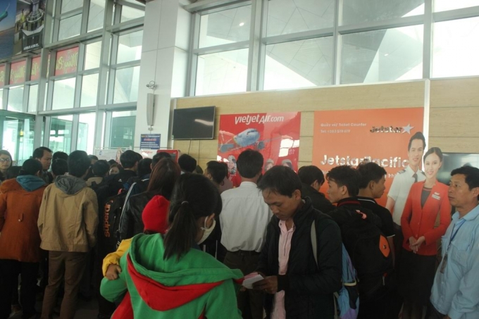 Nghệ An: M&aacute;y bay li&ecirc;n tục ho&atilde;n chuyến, h&agrave;nh kh&aacute;ch bức x&uacute;c