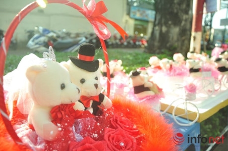 Thưa thớt kh&aacute;ch mua hoa, qu&agrave; tặng dịp Valentine 2016