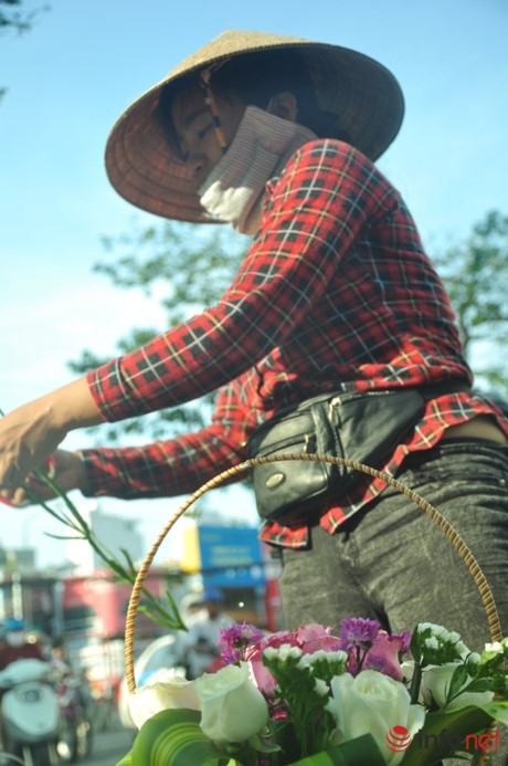 Thưa thớt kh&aacute;ch mua hoa, qu&agrave; tặng dịp Valentine 2016