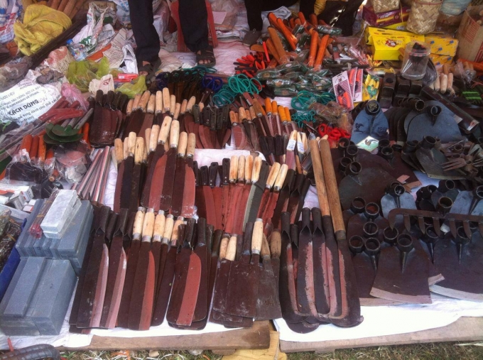 Dao l&agrave; vật dụng kh&ocirc;ng thể thiếu trong mỗi gia đ&igrave;nh.