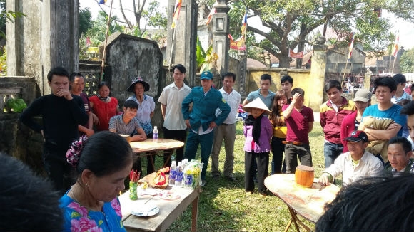 Sau phần lễ l&agrave; phần hội với c&aacute;c chương tr&igrave;nh văn nghệ v&agrave; tr&ograve; chơi d&acirc;n gian được tổ chức cho người d&acirc;n địa phương v&agrave; kh&aacute;ch thập phương vui chơi, giải tr&iacute;.