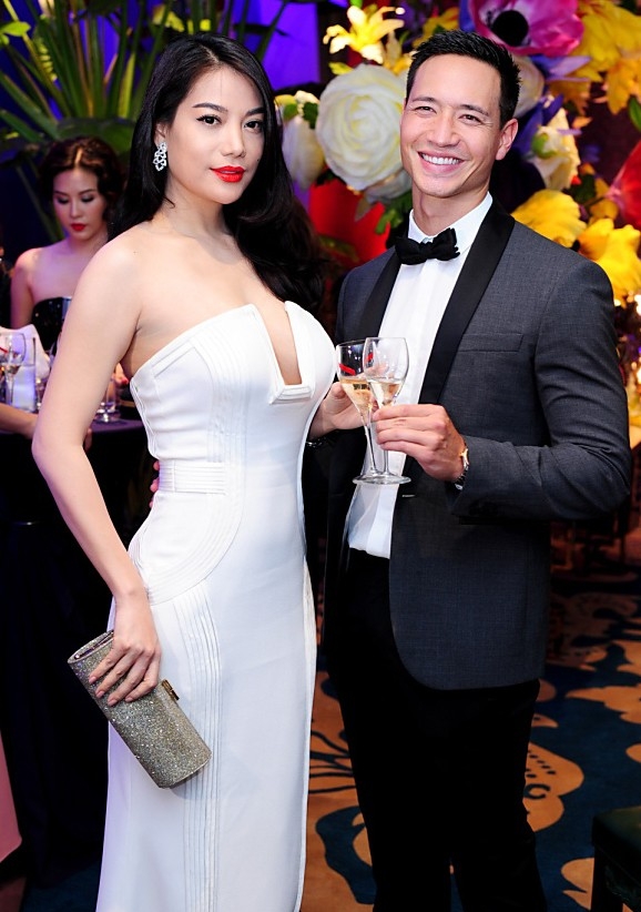 Trương Ngọc &Aacute;nh v&agrave; Kim L&yacute; lu&ocirc;n s&aacute;nh bước b&ecirc;n nhau.