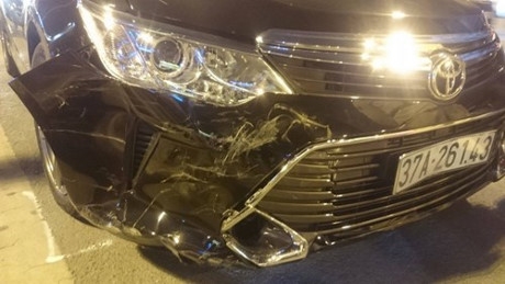 Chiếc xe &ocirc; t&ocirc; g&acirc;y tai nạn li&ecirc;n tiếp.