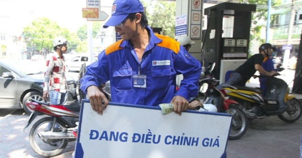 Ngày mai giá xăng sẽ giảm lần thứ 3 trong năm