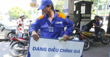 Ngày mai giá xăng sẽ giảm lần thứ 3 trong năm