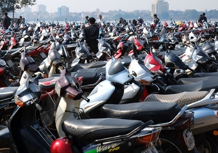 Hà Nội: Trông giữ xe sai quy định, lãnh đạo địa phương phải "chịu tội"