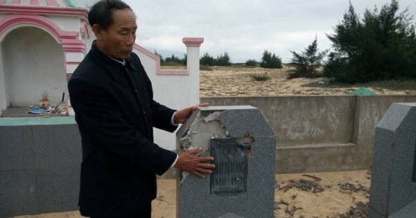 Quảng Bình: Hàng chục bia mộ bị đập phá trong đêm