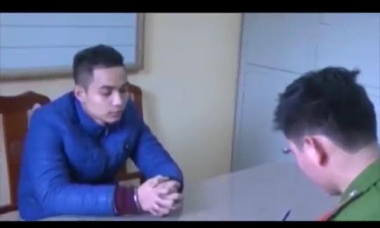Hung thủ Nguyễn Đ&igrave;nh Huy tại cơ quan c&ocirc;ng an.