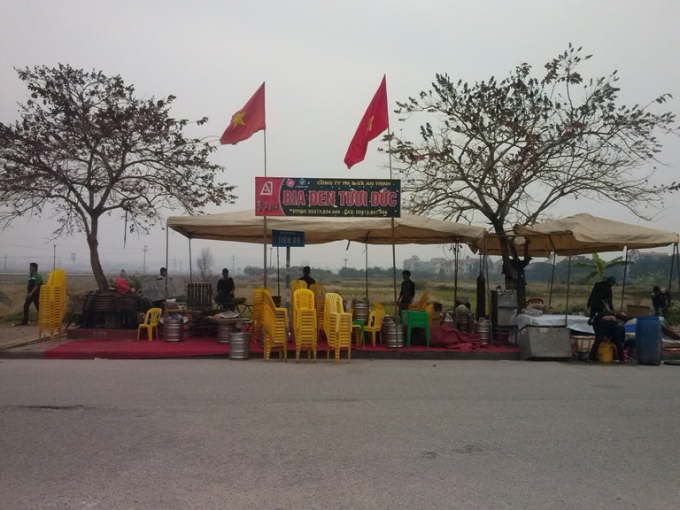 Các dịch vụ phục vụ ăn uống cho du khách cũng đã được dựng lên