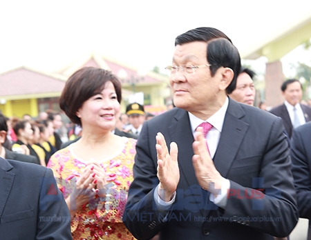 Chung vui c&ugrave;ng ng&agrave;y hội c&oacute; sự hiện diện của Chủ tịch nước Trương Tấn Sang c&ugrave;ng đại diện c&aacute;c Bộ, Ban, Ng&agrave;nh, c&aacute;c gi&agrave; l&agrave;ng, trưởng bản, chức sắc nghệ sĩ, nh&acirc;n sỹ tr&iacute; thức, nghệ nh&acirc;n của 54 d&acirc;n tộc Việt Nam v&agrave; đại diện b&agrave; con người Việt Nam ở nước ngo&agrave;i về nước đ&oacute;n Tết cổ truyền B&iacute;nh Th&acirc;n 2016.