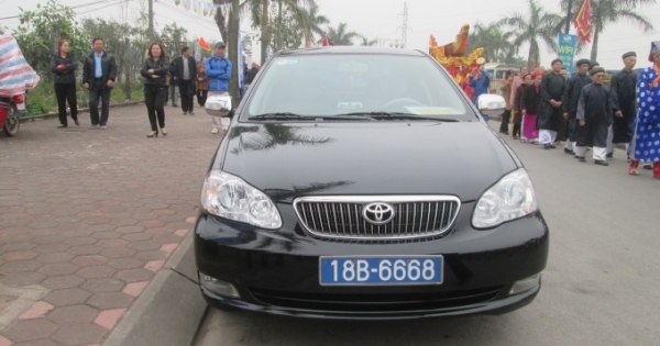 Nam Định: Xe biển xanh "bủa vây" Đền Trần - Chùa Tháp