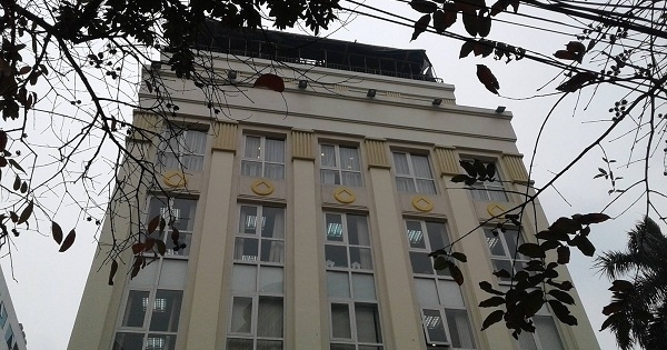 Hà Nội: Đình chỉ công trình để bê tông rơi trúng nhà dân