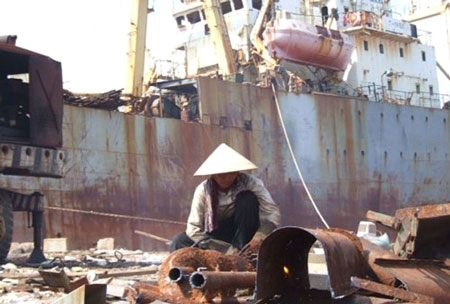 Bảo vệ môi trường với cơ sở phá dỡ tàu biển đã qua sử dụng