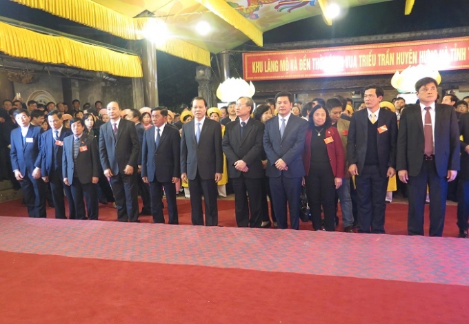 Tham dự buổi lễ c&oacute; c&aacute;c đồng ch&iacute;: Trần Quốc Vượng, Ủy vi&ecirc;n Bộ Ch&iacute;nh trị, Chủ nhiệm Ủy ban kiểm tra Trung ương; Vũ Văn Ninh, Ph&oacute; Thủ tướng Ch&iacute;nh phủ; đại diện l&atilde;nh đạo c&aacute;c Bộ, ban, ng&agrave;nh Trung ương, l&atilde;nh đạo tỉnh Th&aacute;i B&igrave;nh c&ugrave;ng h&agrave;ng vạn đồng b&agrave;o, du kh&aacute;ch thập phương v&agrave; nh&acirc;n d&acirc;n địa phương.&nbsp;