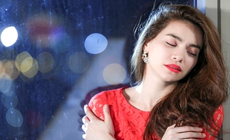 Dư luận đang l&ecirc;n &aacute;n h&igrave;nh ảnh H&agrave; Hồ v&agrave; C.Đ.K bị bắt gặp ở Bangkok, đỉnh điểm l&agrave; sau khi vợ cũ của C.Đ.K l&ecirc;n tiếng chỉ tr&iacute;ch H&agrave; Hồ.