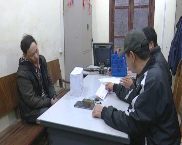 Đối tượng V&agrave;ng Trống Nu tại cơ quan điều tra.