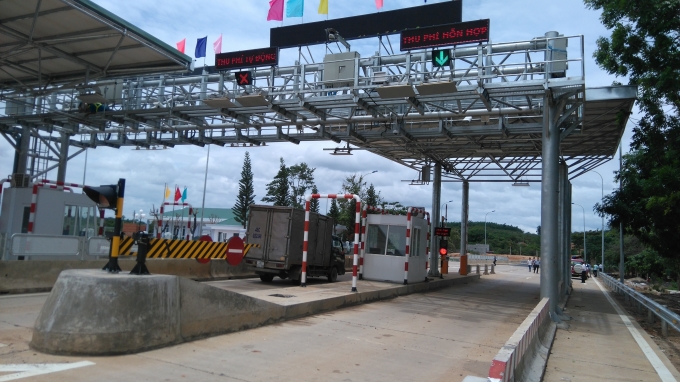 Trạm thu ph&iacute; đường bộ BOT Đắk N&ocirc;ng (QL14) l&agrave; một trong 3 địa điểm được Bộ GTVT th&iacute; điểm &aacute;p dụng ETC tr&ecirc;n to&agrave;n quốc.